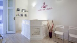 Budapest Mantra Jóga Stúdió recepció napköszöntő jóga óra előtt
